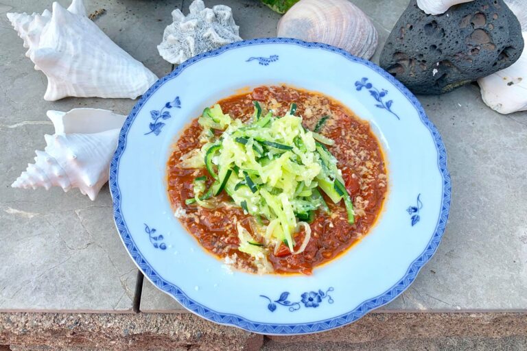 tomatsås och zucchinipasta