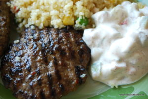 Grillade färsbiffar med raita nadjas kitchen