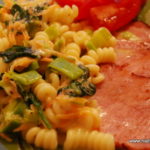 Bräckt kassler med spenat- och ostpasta