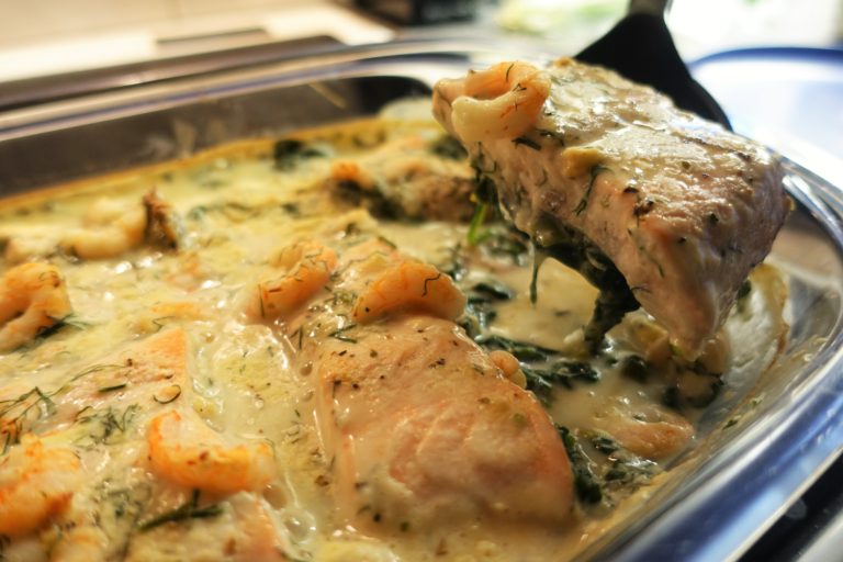 Krämig fiskgratäng med räkor