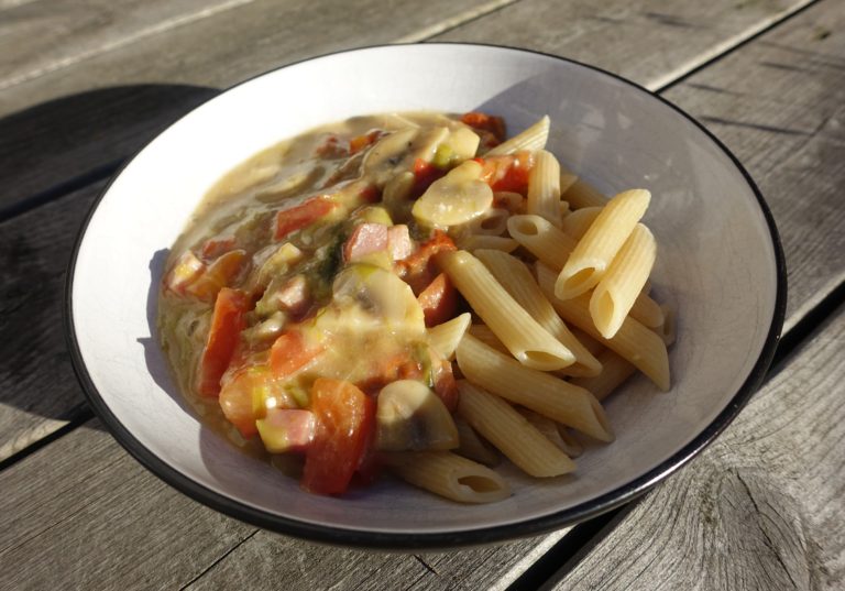 Kasslersås med fetaost