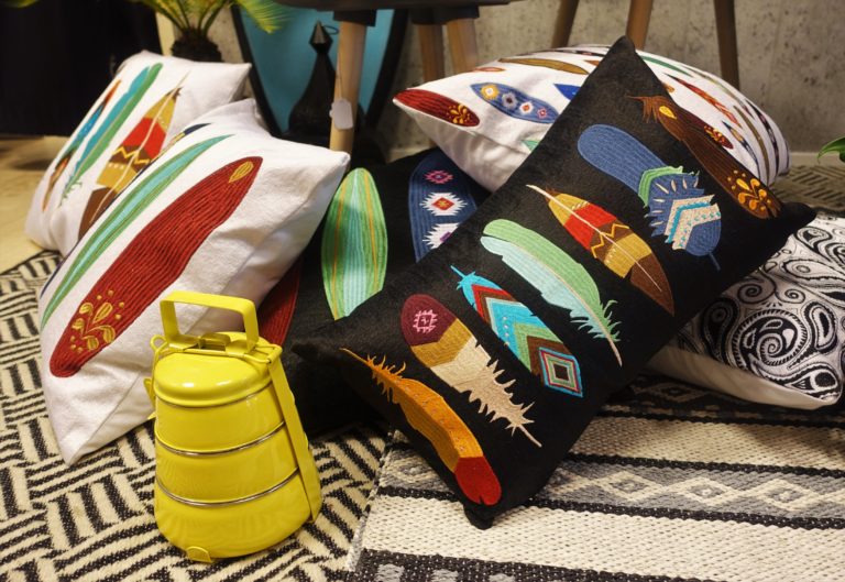 Fjädrar och surfbrädor Lulu Carter Design