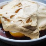 persika under marängtäcke