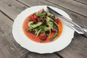 Zucchinipasta med tomatsås