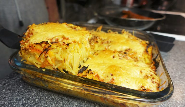 vitkålsgratäng med morötter