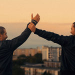 två bröder i solnedgången