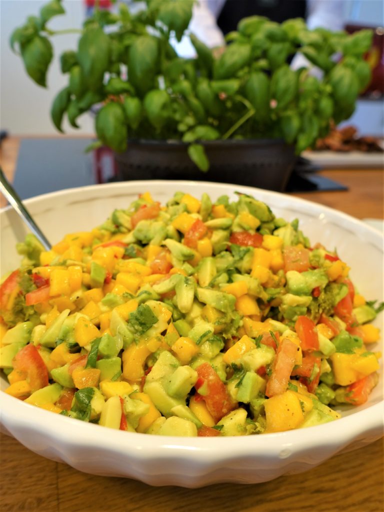 Avokado och mangosalsa
