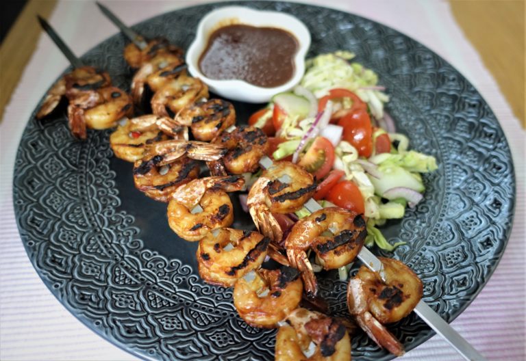 grillade räkor med jordnötssås