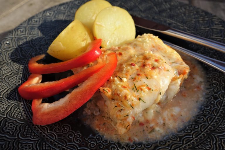 fiskgratäng med paprikasås