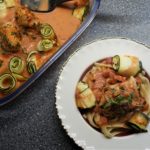 Kyckling med zucchinirullar