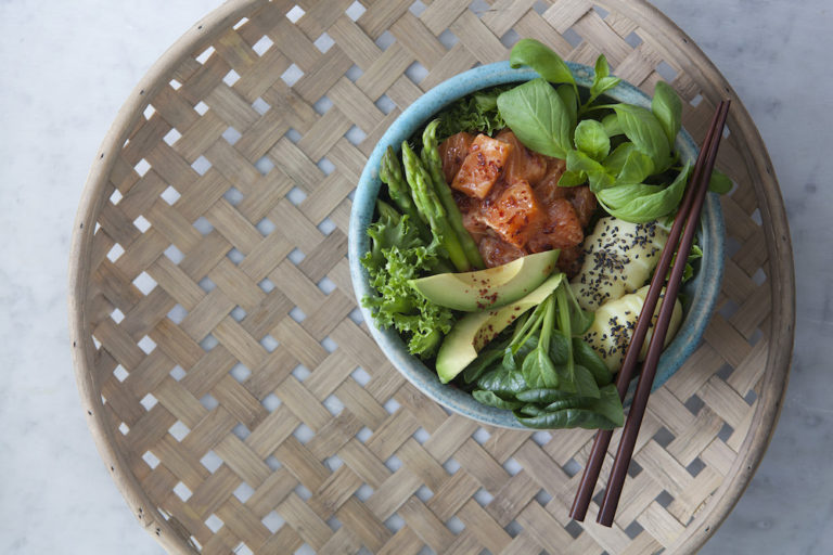 Svegro-Q2-Poke-Bowl-Lax-Vågrätt-Tatsoi-Thaibasilika-