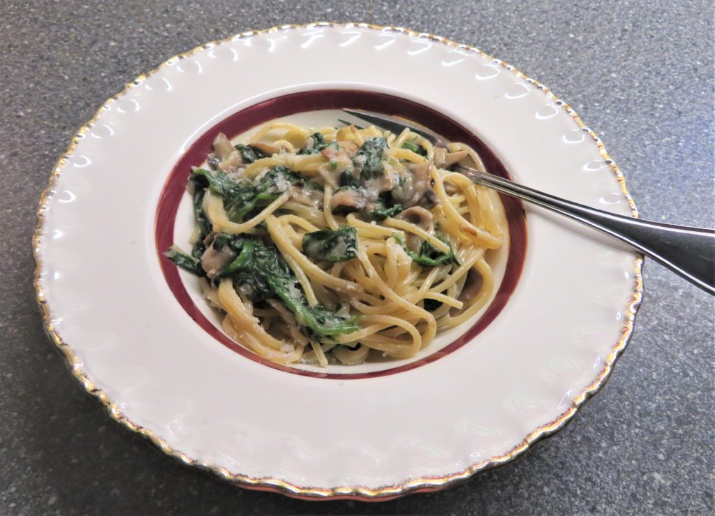 Pasta med krämig champinjon- och spenatsås - Du i Fokus