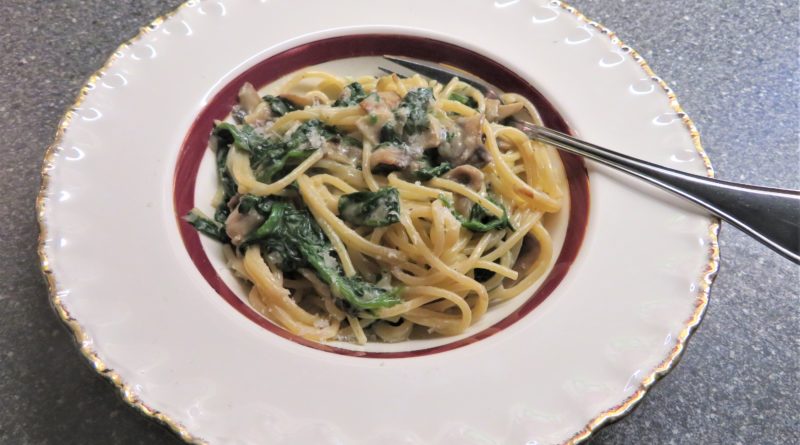 Pasta med krämig champinjon- och spenatsås - Du i Fokus