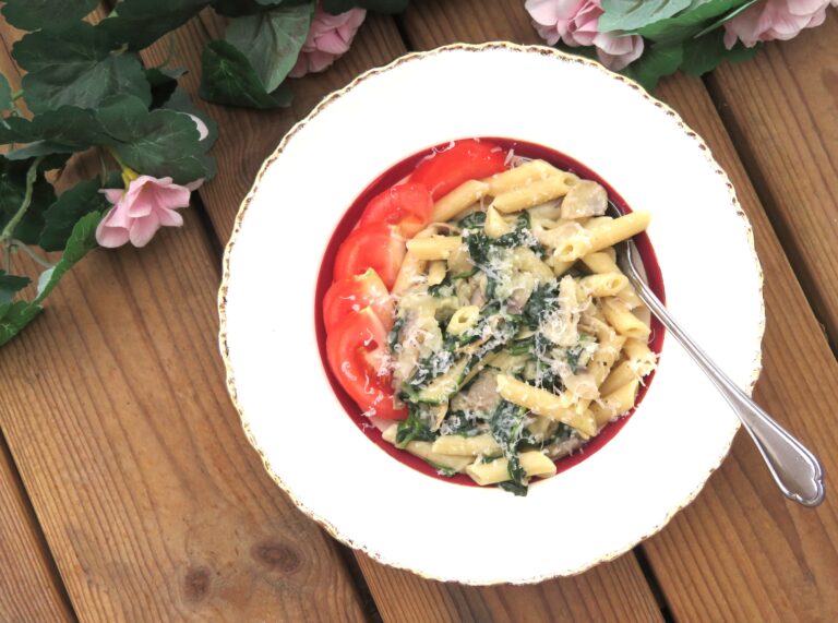pasta med krämig champinjon och spenatsås