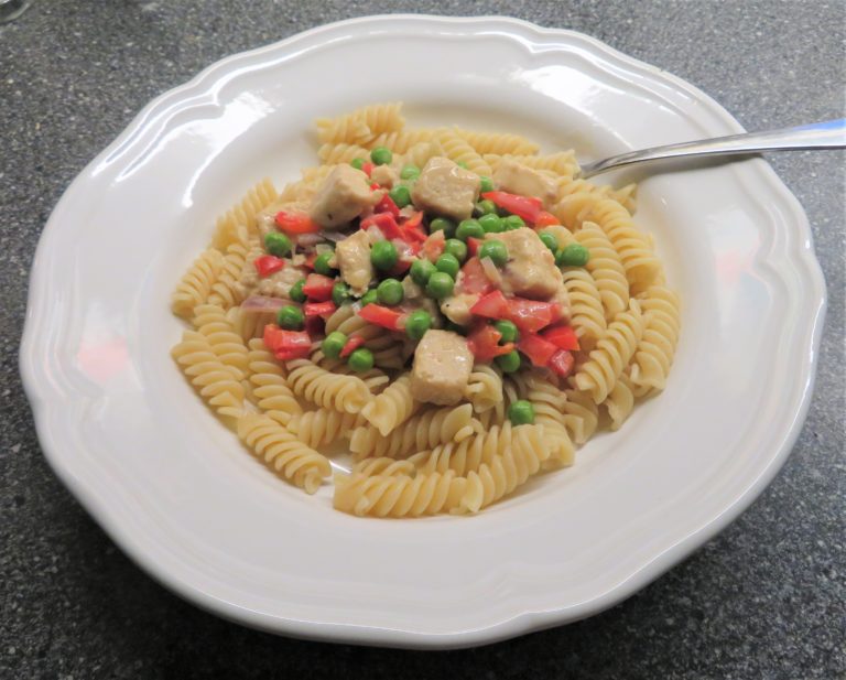 pasta med quorn, ärtor och paprika