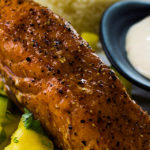 Varmrökt-lax-med-ananassalsa