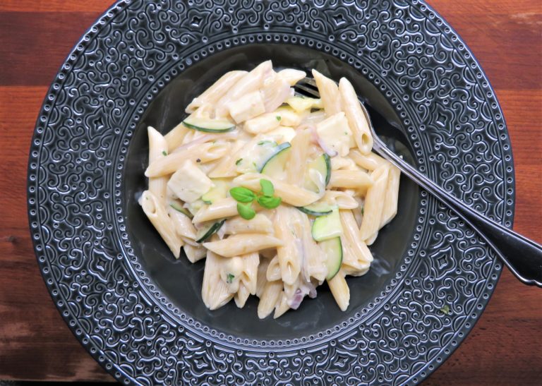 Pasta med halloumisås