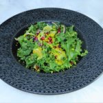 Grönkålssallad med saffranscouscous