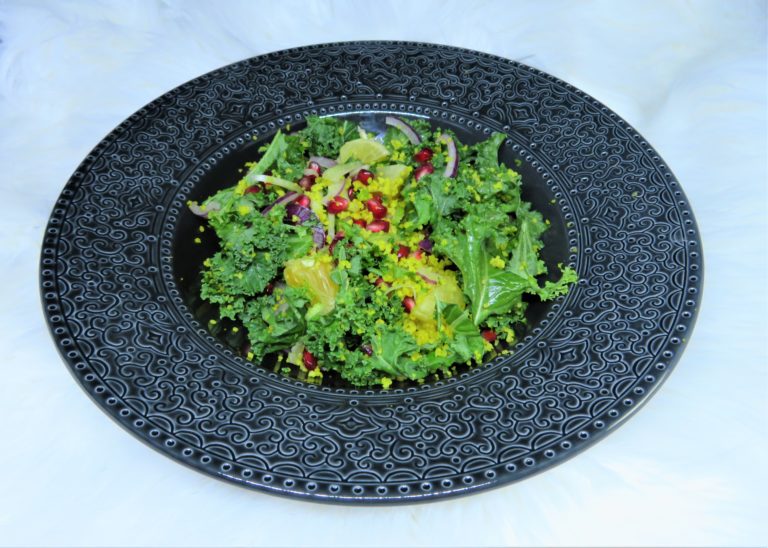 Grönkålssallad med saffranscouscous