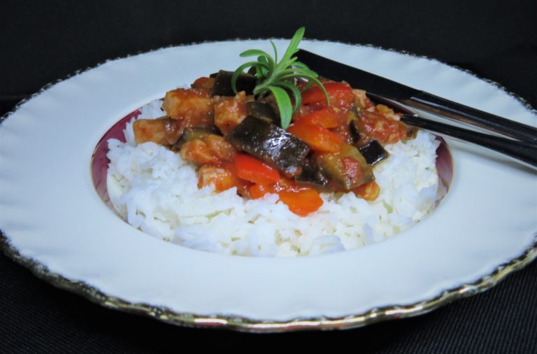 Kasslergryta med aubergine och tomat