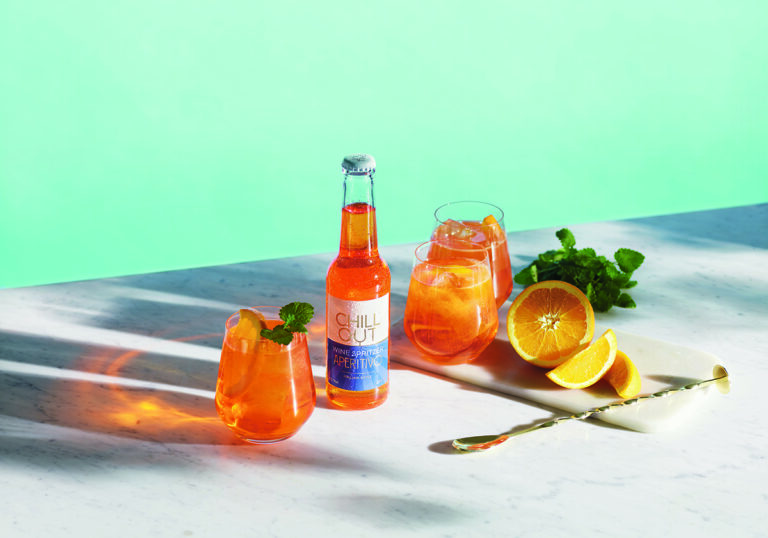 CHILL OUT Wine Spritzer Aperitivo with glasses