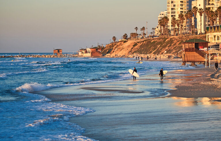 DEST_ISRAEL_TEL-AVIV_THEME_BEACH_shutterstock_550970824_Universal_Within usage period_36307