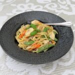 Krämig kyckling med salladsärtor