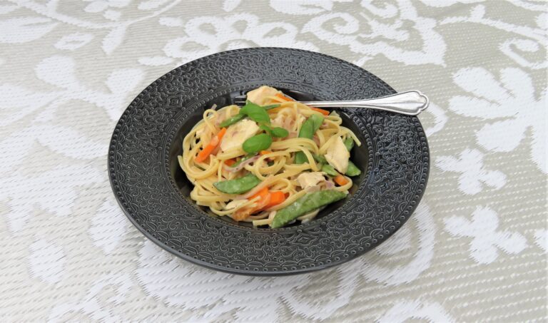 Krämig kyckling med salladsärtor