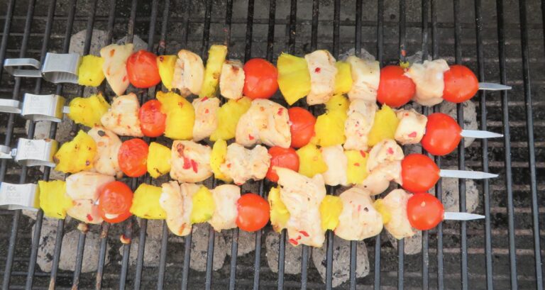 Kyckling- och ananasspett (i spännande marinad med cocacola)