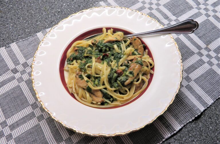 Kyckling med spenat och soltorkade tomater