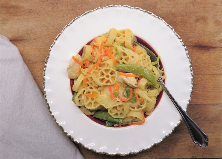 Pasta med kyckling och morötter