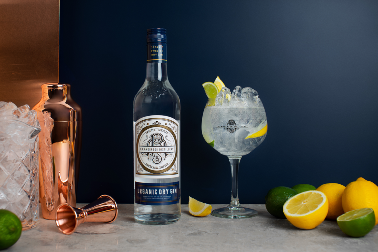O.P. Anderson Distillery Organic Dry Gin med drink