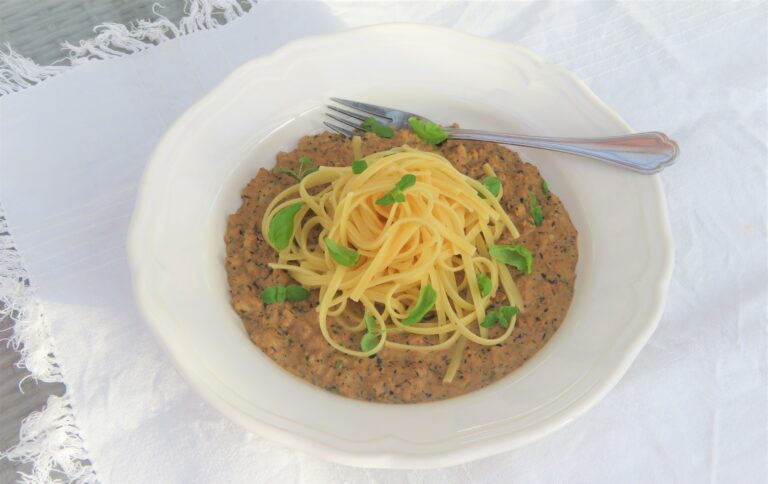 Blond köttfärssås med pasta