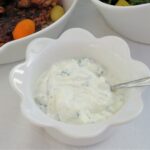 Superenkel och supergod fetaostsås