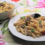 Pasta med krämig lövbiffssås