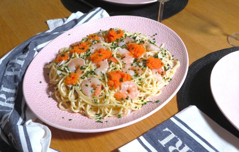 pasta med räkor och romsås