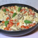 äggröra med fetaost och champinjoner