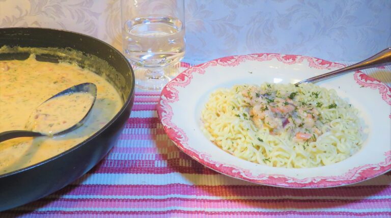 Krämig räkgryta med nudlar