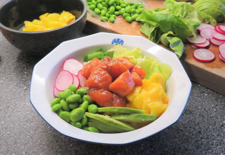 Poke Bowl med marinerad lax