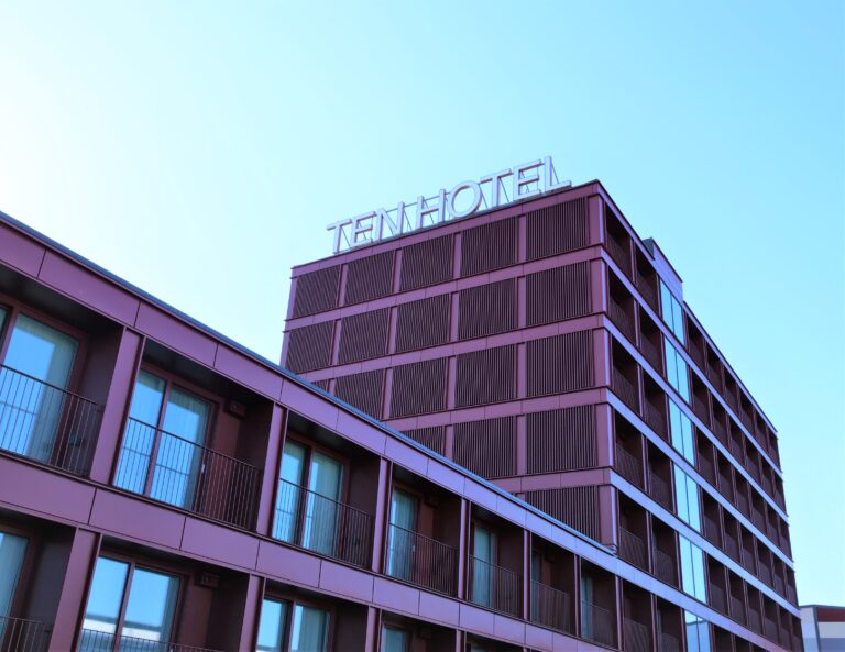 Ten hotel