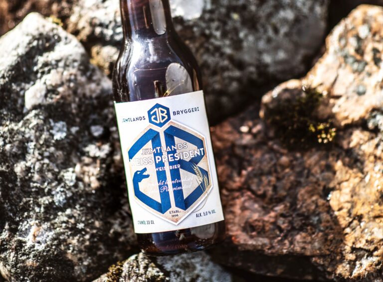 JB Weiss Presiedent liggande