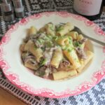 Pasta med gräslök- och lövbiffssås