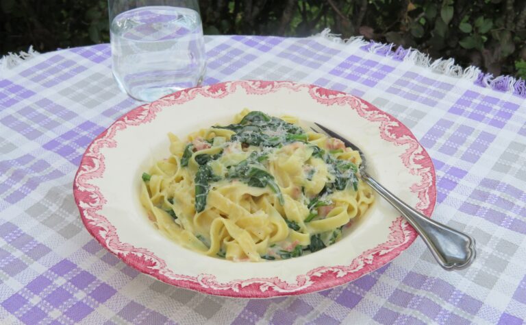 pasta med bacon och spenat