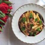 Pasta med krämig skinksås