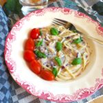 Pasta med ostig skinksås