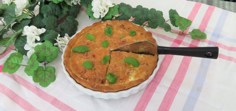 paj med torkad skinka och zucchini