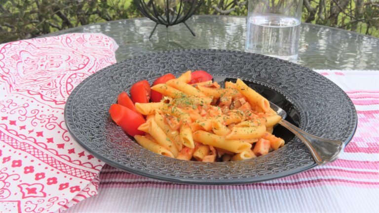 skinksås med vitlök och salvia