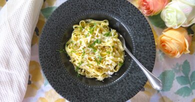 Pasta med riven halloumi och citron