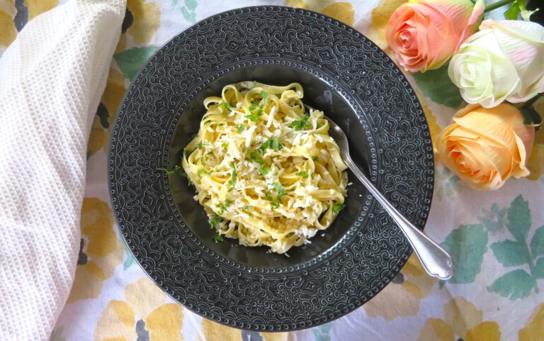 pasta med riven halloumi och citron
