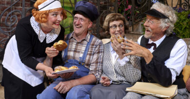 2Entertain-Kalabalik i Fabriken Annika Andersson, Jeanette Capocci, Mikael Riesebeck och Jojje Jönsson.